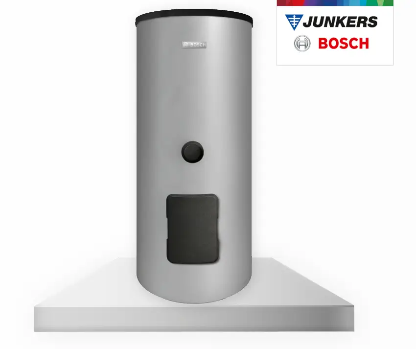 Wärmespeicher in zylindrischer Form, silberne Oberfläche, mit schwarzem Sockel und Bedienelement. Bosch-Logo oben rechts sichtbar.